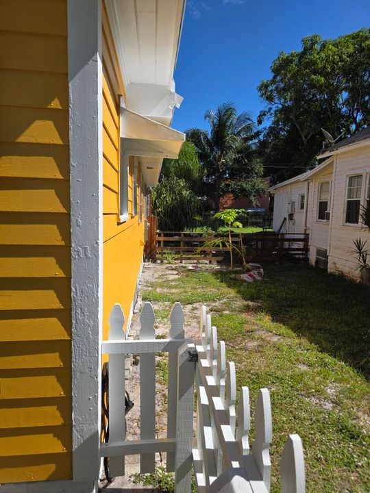 合同活跃: $379,900 (2 贝兹, 1 浴室, 728 平方英尺)