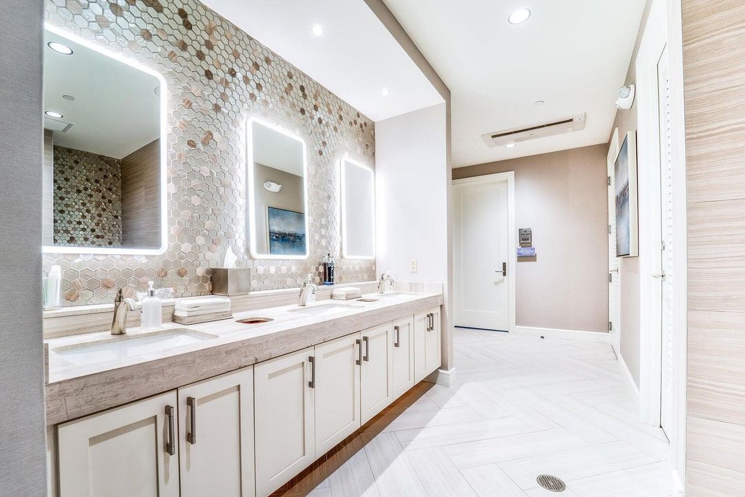 For Sale: $1,300,000 (3 beds, 2 baths, 2742 Square Feet)