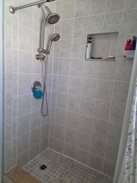 合同活跃: $379,900 (2 贝兹, 1 浴室, 728 平方英尺)