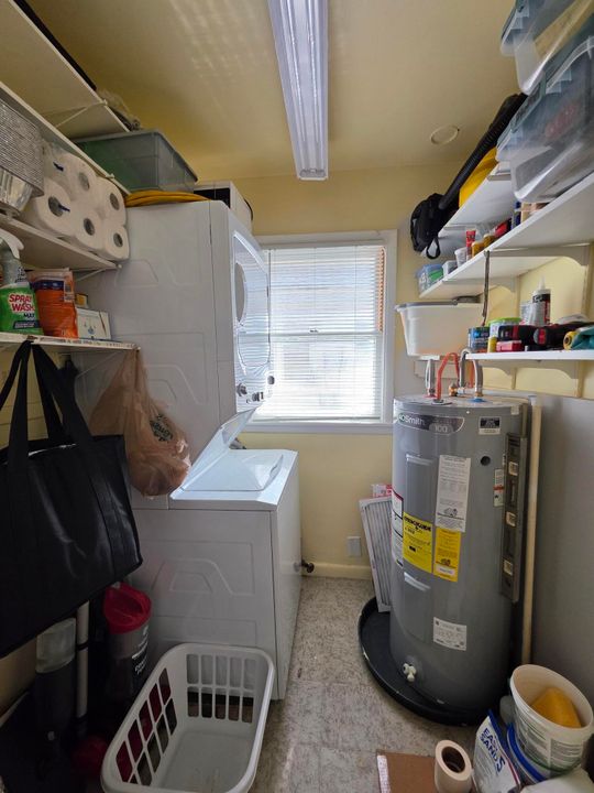 合同活跃: $379,900 (2 贝兹, 1 浴室, 728 平方英尺)