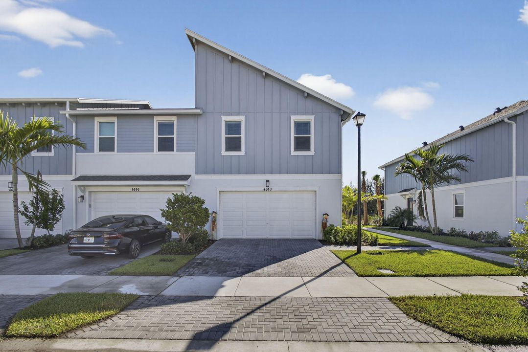 合同活跃: $477,000 (3 贝兹, 2 浴室, 1679 平方英尺)