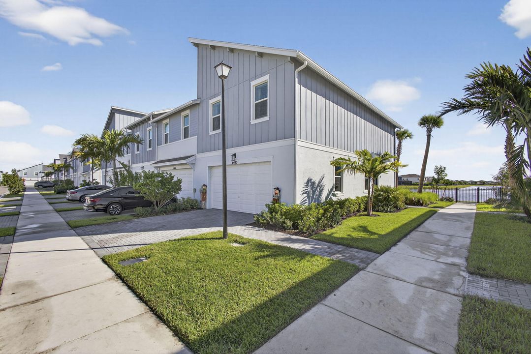 合同活跃: $477,000 (3 贝兹, 2 浴室, 1679 平方英尺)