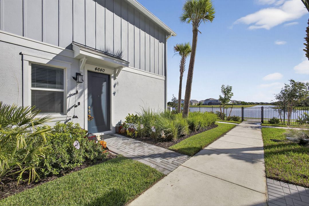 合同活跃: $477,000 (3 贝兹, 2 浴室, 1679 平方英尺)