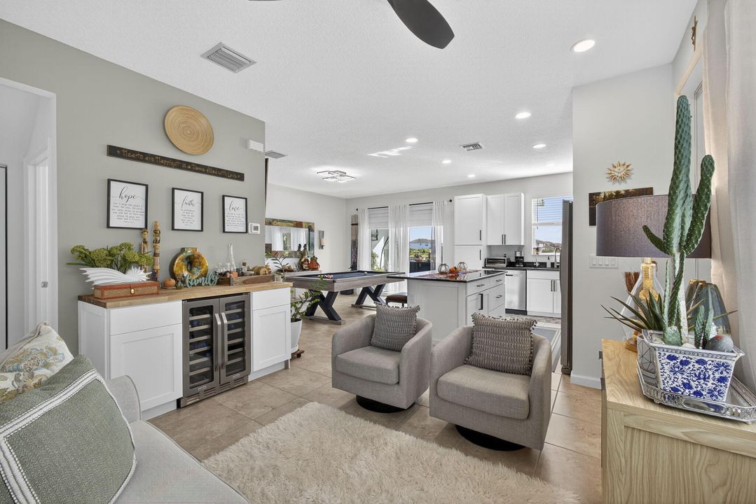 合同活跃: $477,000 (3 贝兹, 2 浴室, 1679 平方英尺)