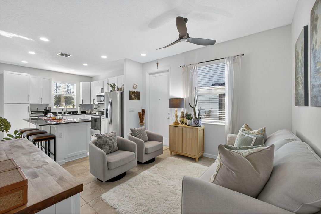 合同活跃: $477,000 (3 贝兹, 2 浴室, 1679 平方英尺)