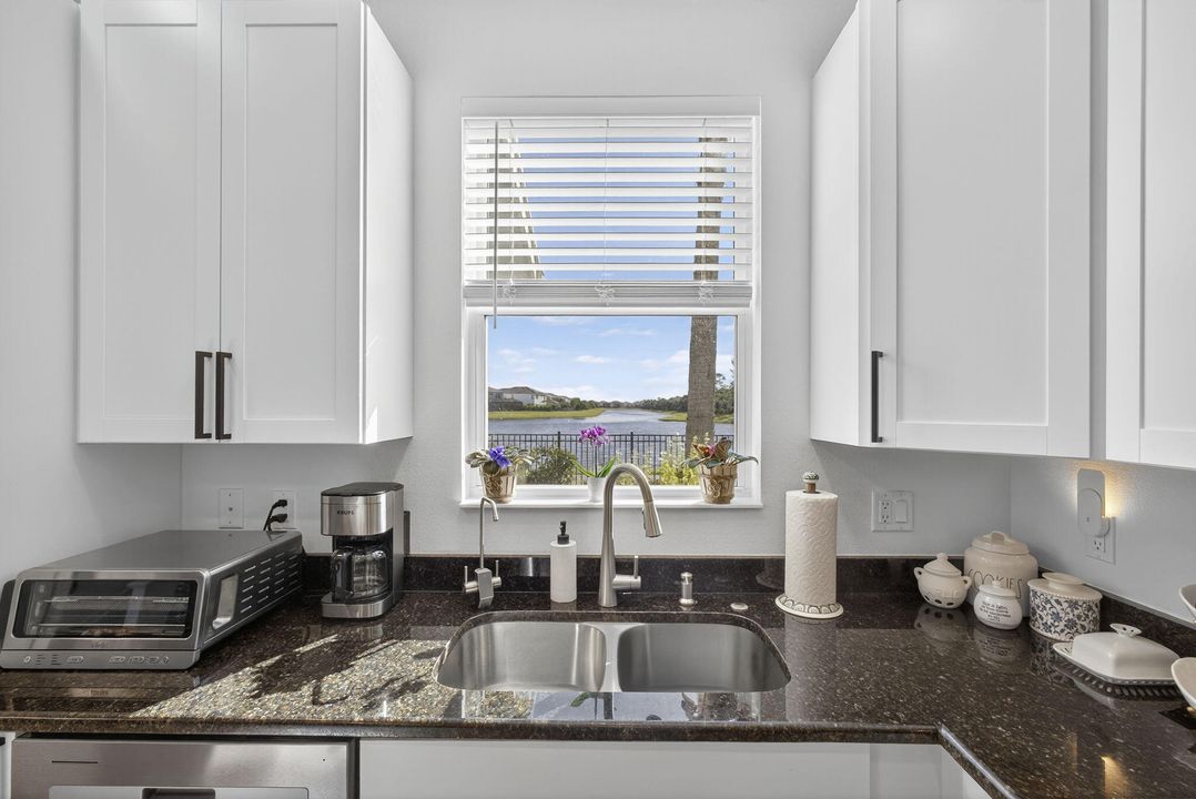 合同活跃: $477,000 (3 贝兹, 2 浴室, 1679 平方英尺)