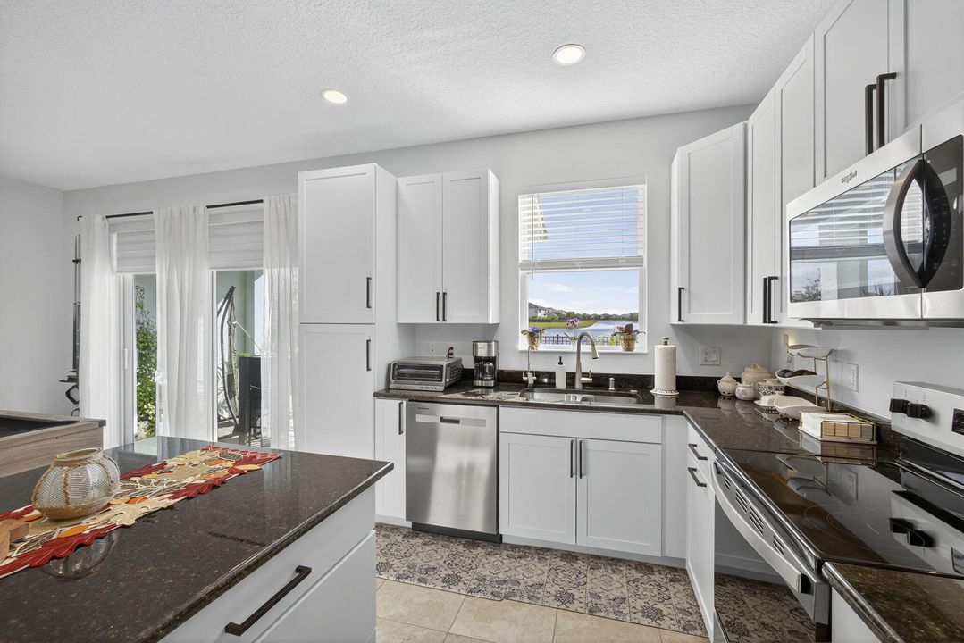 合同活跃: $477,000 (3 贝兹, 2 浴室, 1679 平方英尺)