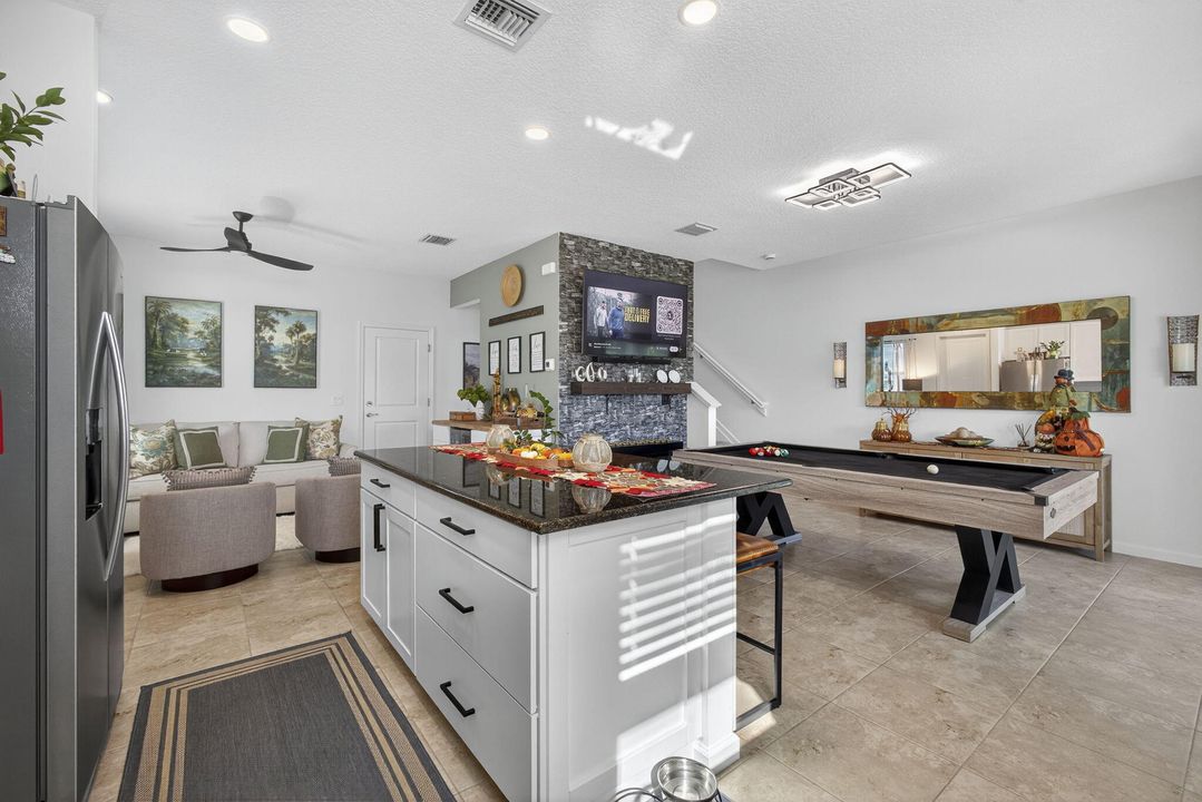 合同活跃: $477,000 (3 贝兹, 2 浴室, 1679 平方英尺)