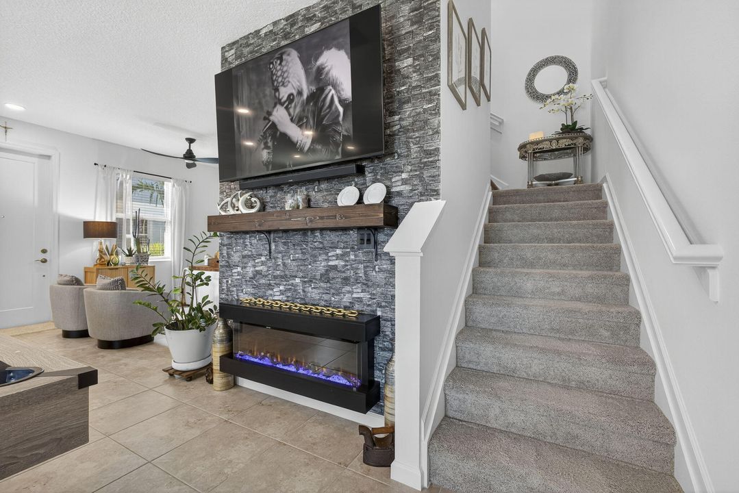 合同活跃: $477,000 (3 贝兹, 2 浴室, 1679 平方英尺)