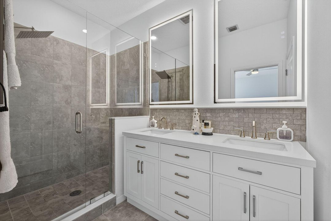 合同活跃: $477,000 (3 贝兹, 2 浴室, 1679 平方英尺)