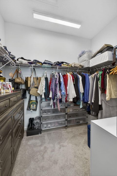 合同活跃: $477,000 (3 贝兹, 2 浴室, 1679 平方英尺)