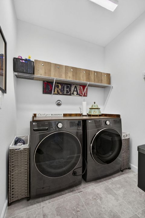 合同活跃: $477,000 (3 贝兹, 2 浴室, 1679 平方英尺)