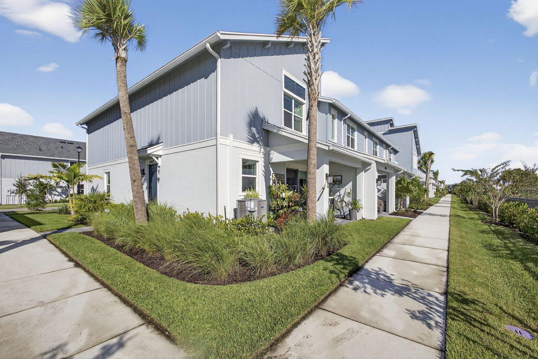 合同活跃: $477,000 (3 贝兹, 2 浴室, 1679 平方英尺)