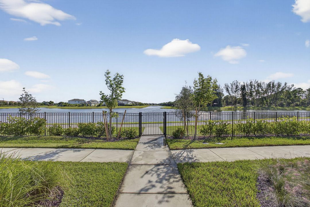 合同活跃: $477,000 (3 贝兹, 2 浴室, 1679 平方英尺)