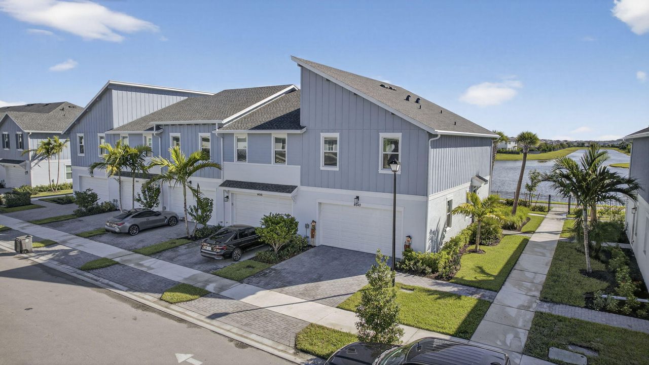 合同活跃: $477,000 (3 贝兹, 2 浴室, 1679 平方英尺)