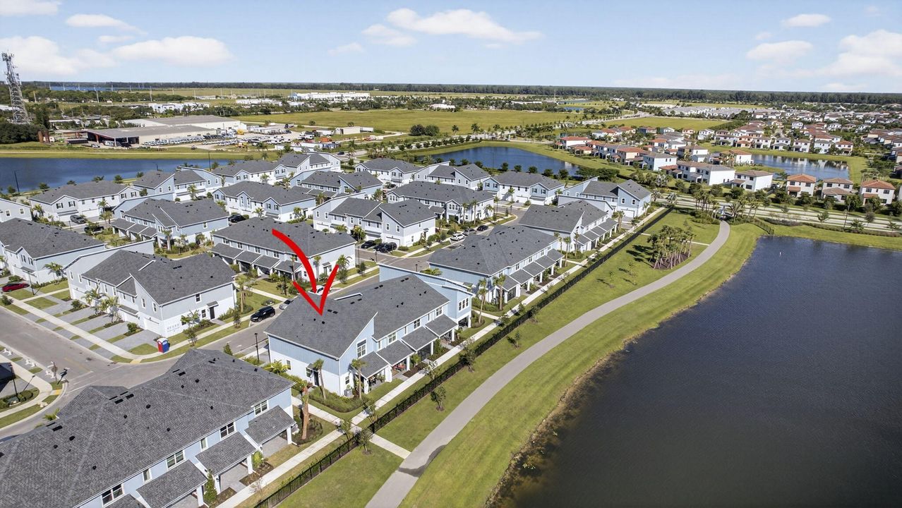 合同活跃: $477,000 (3 贝兹, 2 浴室, 1679 平方英尺)