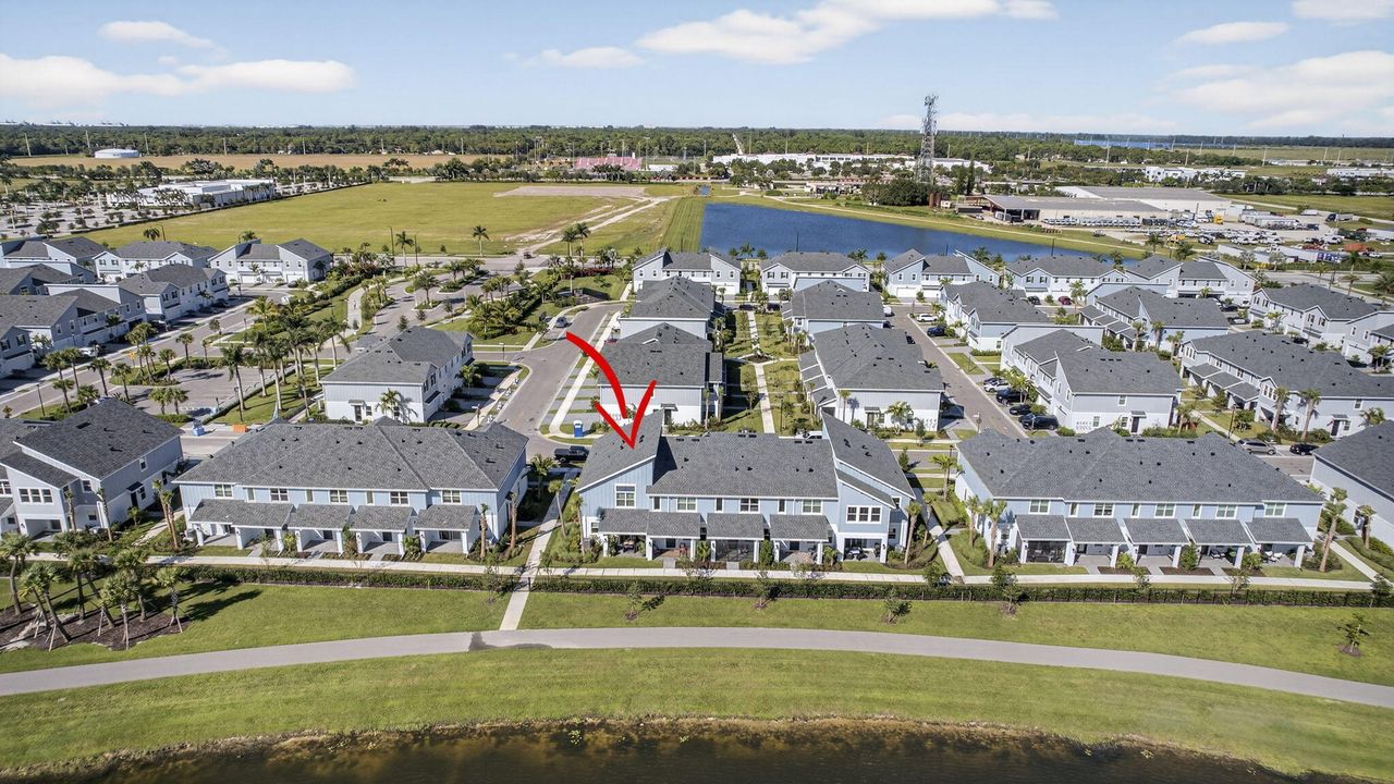 合同活跃: $477,000 (3 贝兹, 2 浴室, 1679 平方英尺)