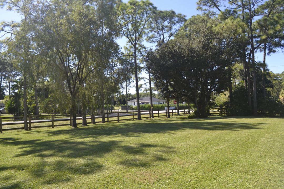 合同活跃: $689,000 (4 贝兹, 2 浴室, 2203 平方英尺)