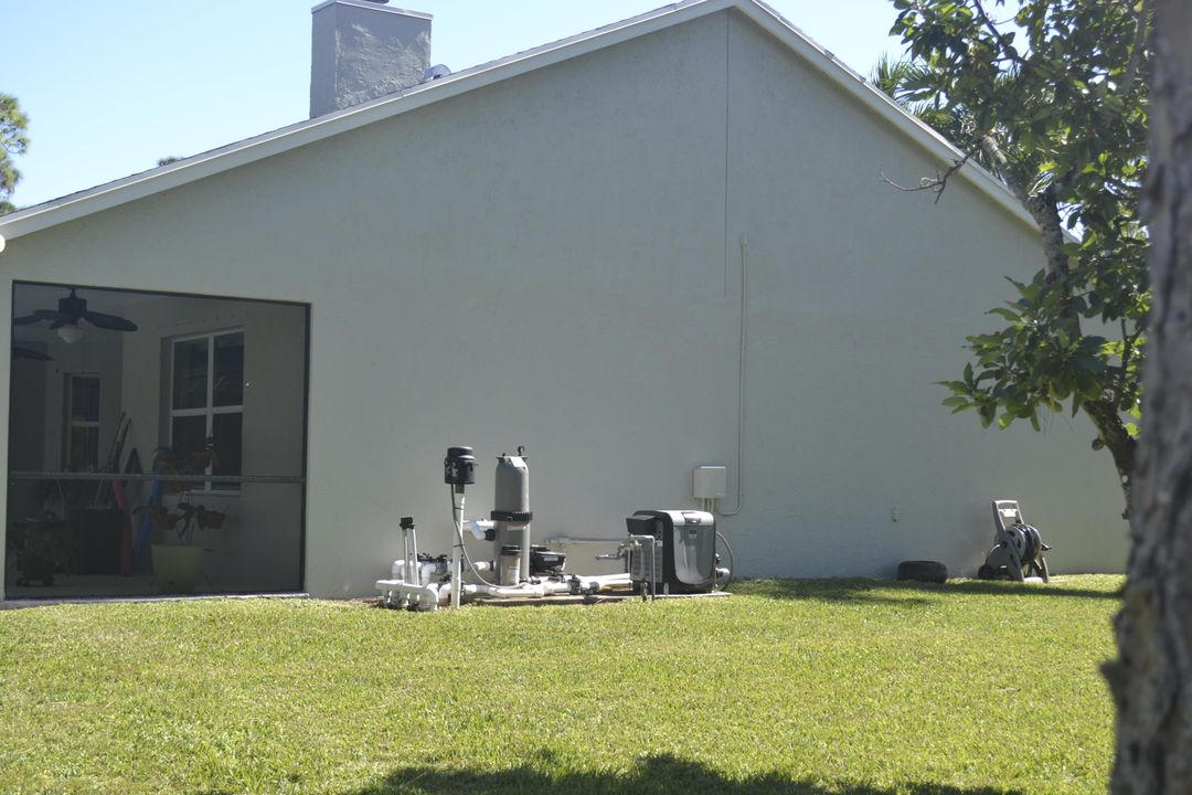 合同活跃: $689,000 (4 贝兹, 2 浴室, 2203 平方英尺)