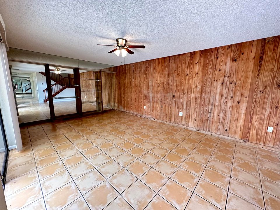 Active With Contract: $1,895 (2 beds, 2 baths, 1236 Square Feet)