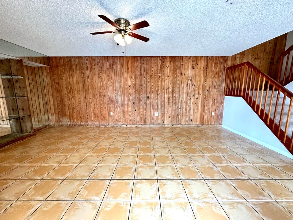 Active With Contract: $1,895 (2 beds, 2 baths, 1236 Square Feet)