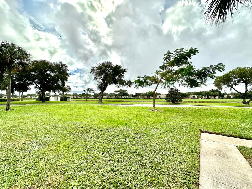 Active With Contract: $1,895 (2 beds, 2 baths, 1236 Square Feet)