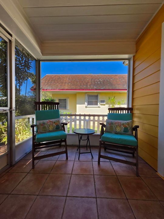 合同活跃: $379,900 (2 贝兹, 1 浴室, 728 平方英尺)