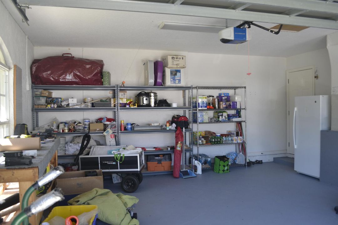 合同活跃: $689,000 (4 贝兹, 2 浴室, 2203 平方英尺)