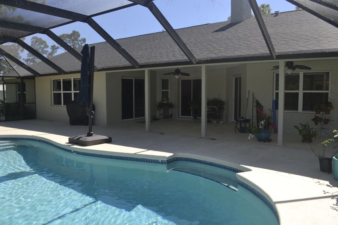 合同活跃: $689,000 (4 贝兹, 2 浴室, 2203 平方英尺)