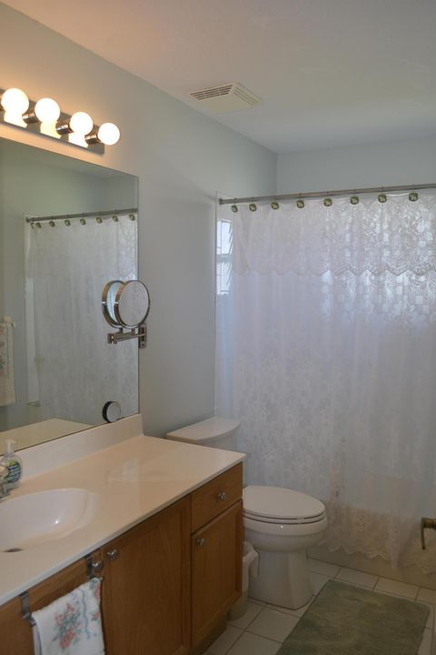 合同活跃: $689,000 (4 贝兹, 2 浴室, 2203 平方英尺)