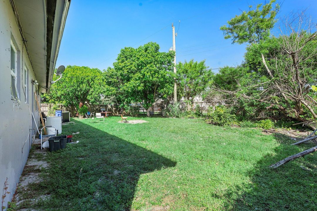 合同活跃: $375,000 (3 贝兹, 2 浴室, 1687 平方英尺)