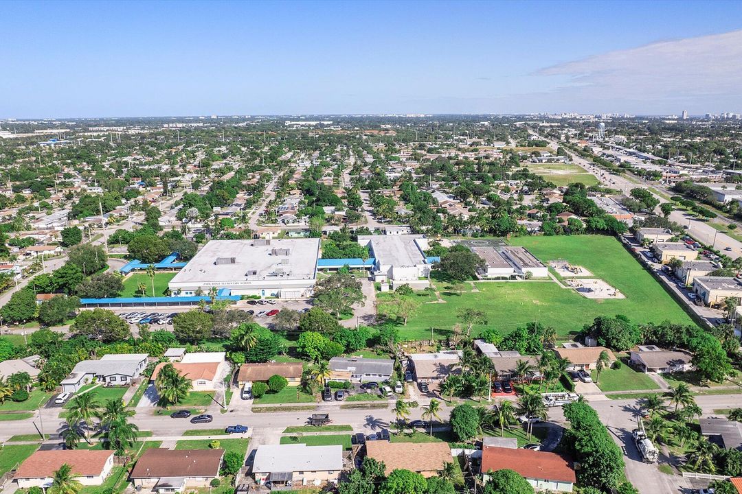 合同活跃: $375,000 (3 贝兹, 2 浴室, 1687 平方英尺)