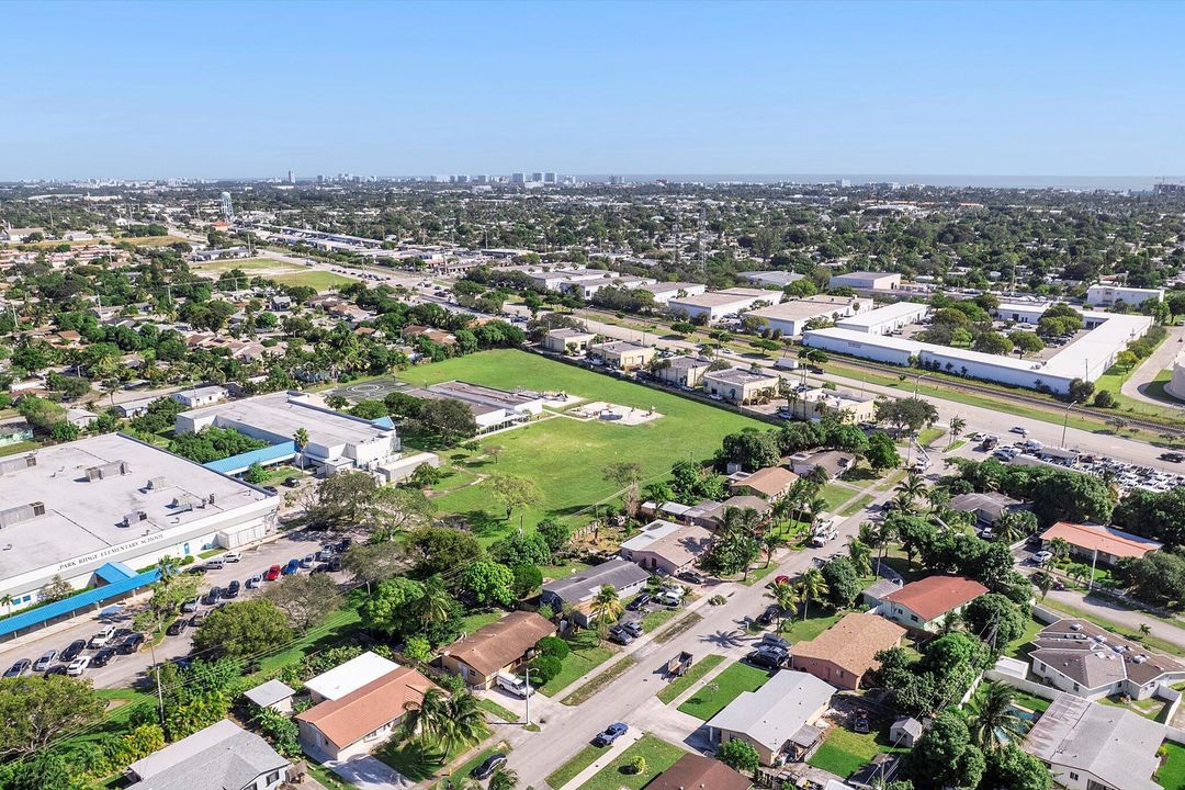 合同活跃: $375,000 (3 贝兹, 2 浴室, 1687 平方英尺)