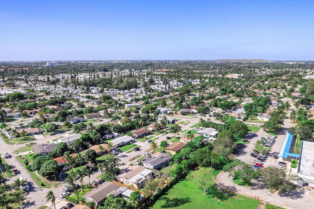 合同活跃: $375,000 (3 贝兹, 2 浴室, 1687 平方英尺)