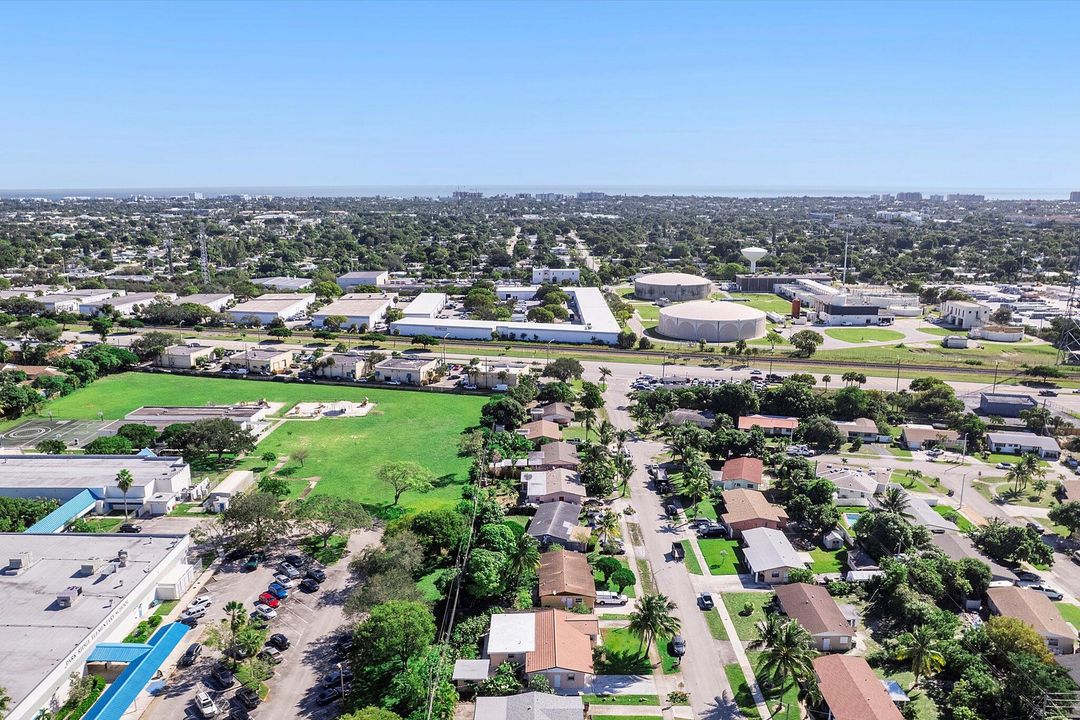 合同活跃: $375,000 (3 贝兹, 2 浴室, 1687 平方英尺)