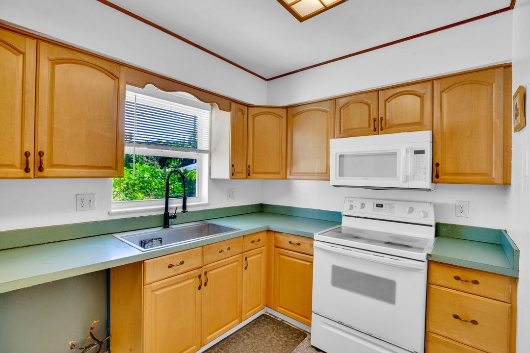 待售: $429,000 (4 贝兹, 2 浴室, 1767 平方英尺)