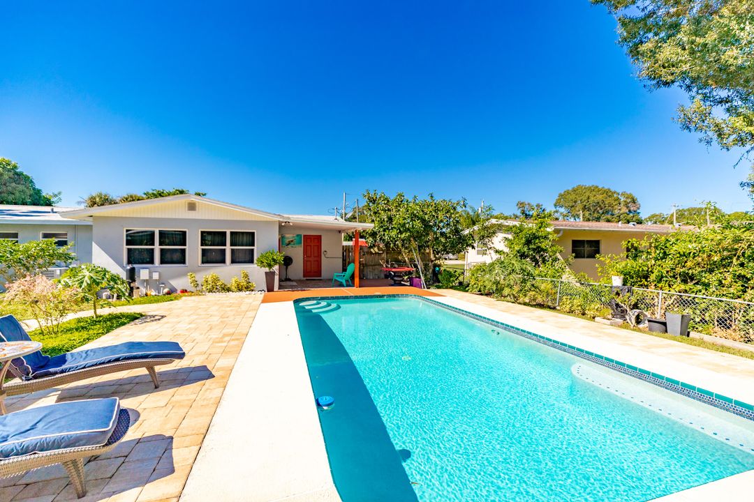 待售: $429,000 (4 贝兹, 2 浴室, 1767 平方英尺)