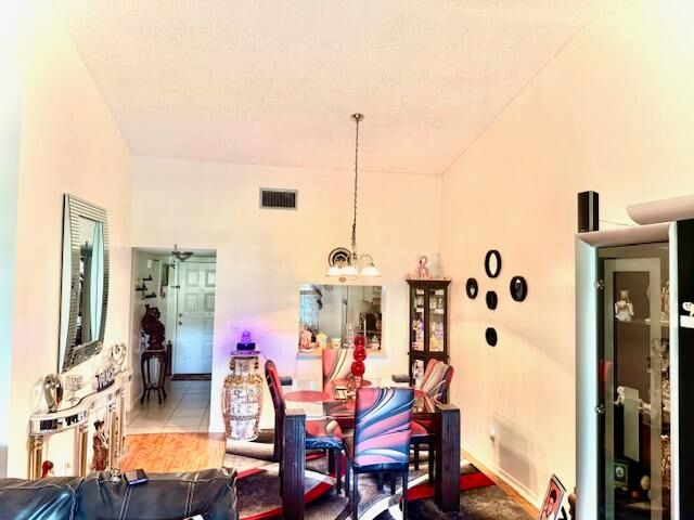 En Venta: $247,000 (2 camas, 2 baños, 1010 Pies cuadrados)