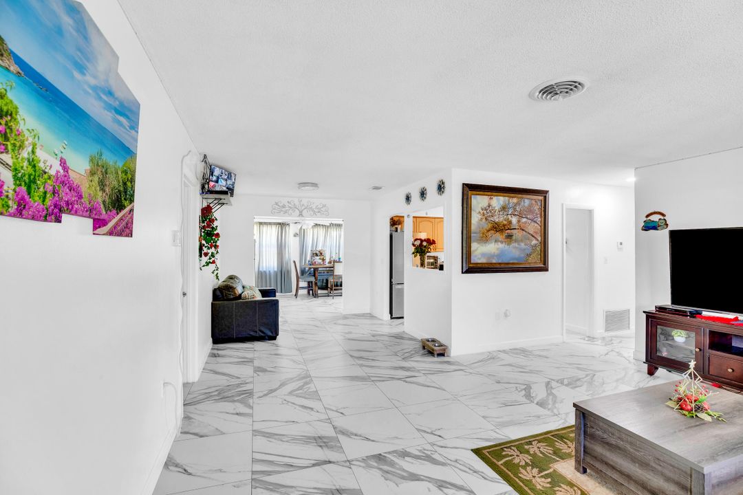 待售: $429,000 (4 贝兹, 2 浴室, 1767 平方英尺)