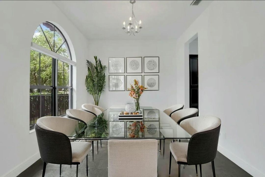 For Sale: $1,125,000 (5 beds, 4 baths, 4035 Square Feet)