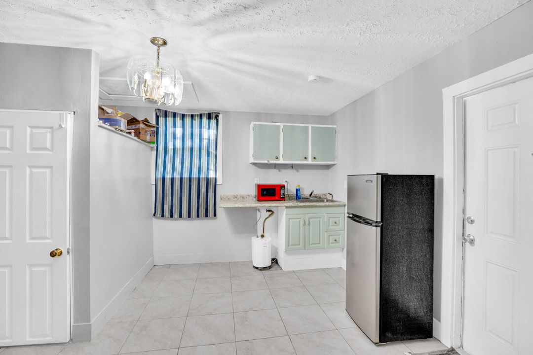 待售: $429,000 (4 贝兹, 2 浴室, 1767 平方英尺)