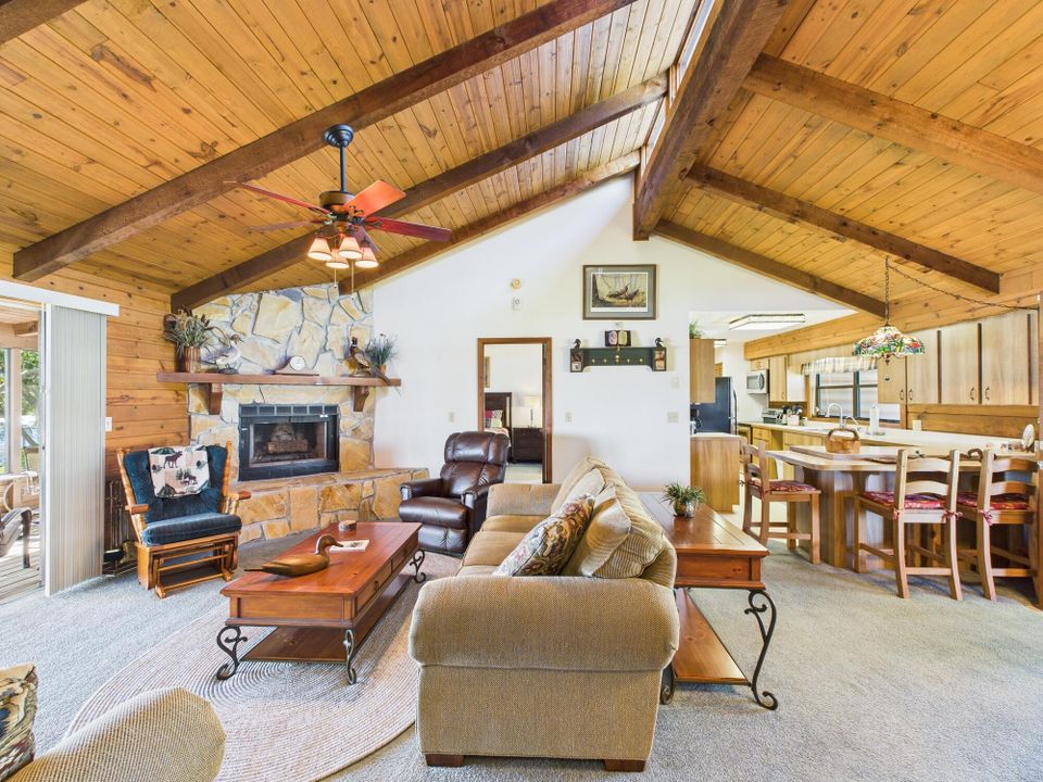 待售: $575,000 (3 贝兹, 2 浴室, 1242 平方英尺)