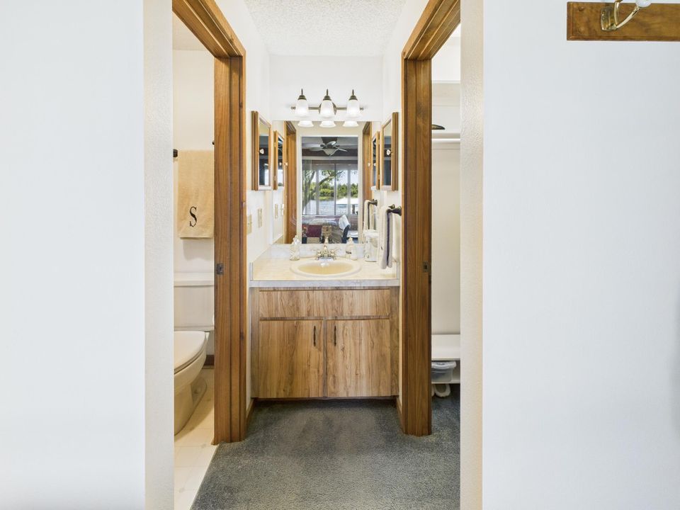 待售: $575,000 (3 贝兹, 2 浴室, 1242 平方英尺)