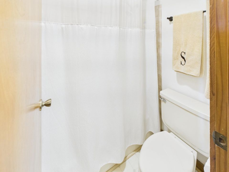 待售: $575,000 (3 贝兹, 2 浴室, 1242 平方英尺)