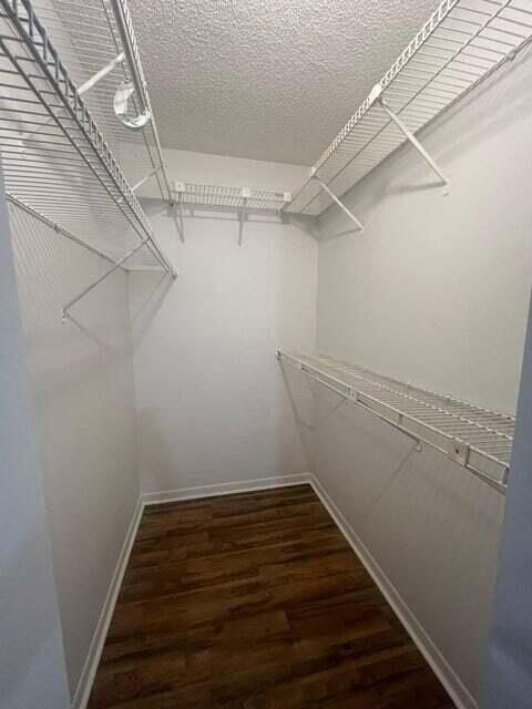 Activo con contrato: $385,000 (4 camas, 2 baños, 1605 Pies cuadrados)