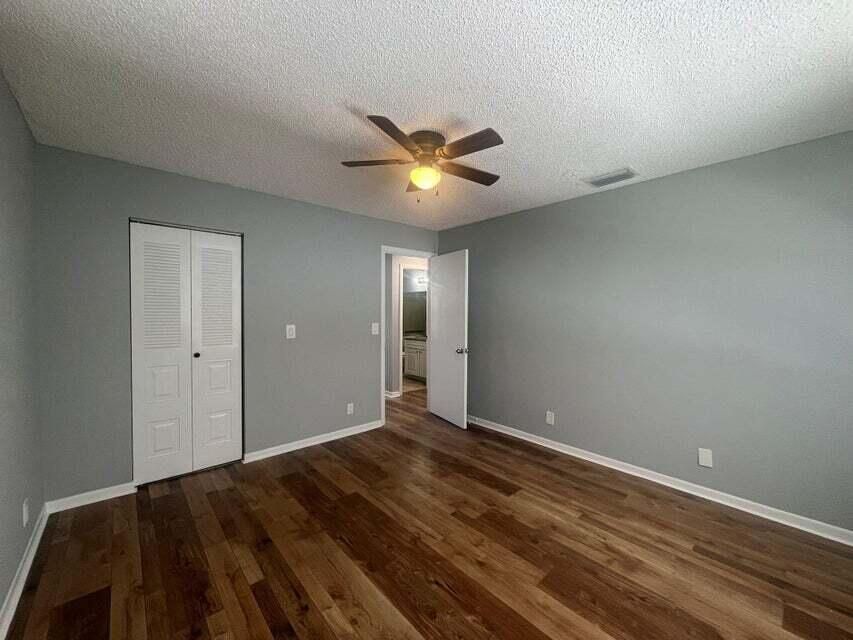 Activo con contrato: $385,000 (4 camas, 2 baños, 1605 Pies cuadrados)