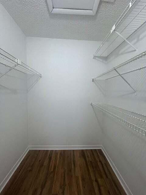 Activo con contrato: $385,000 (4 camas, 2 baños, 1605 Pies cuadrados)