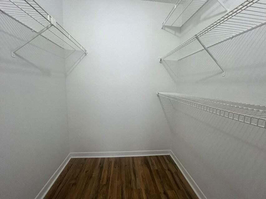 Activo con contrato: $385,000 (4 camas, 2 baños, 1605 Pies cuadrados)