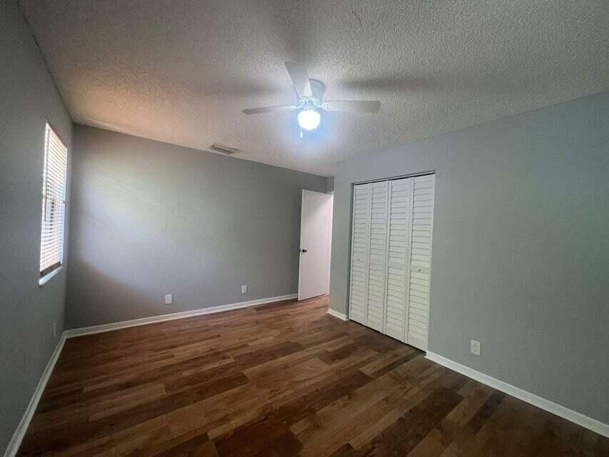 Activo con contrato: $385,000 (4 camas, 2 baños, 1605 Pies cuadrados)