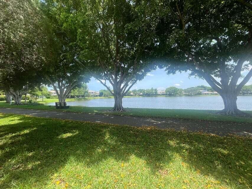 Activo con contrato: $385,000 (4 camas, 2 baños, 1605 Pies cuadrados)